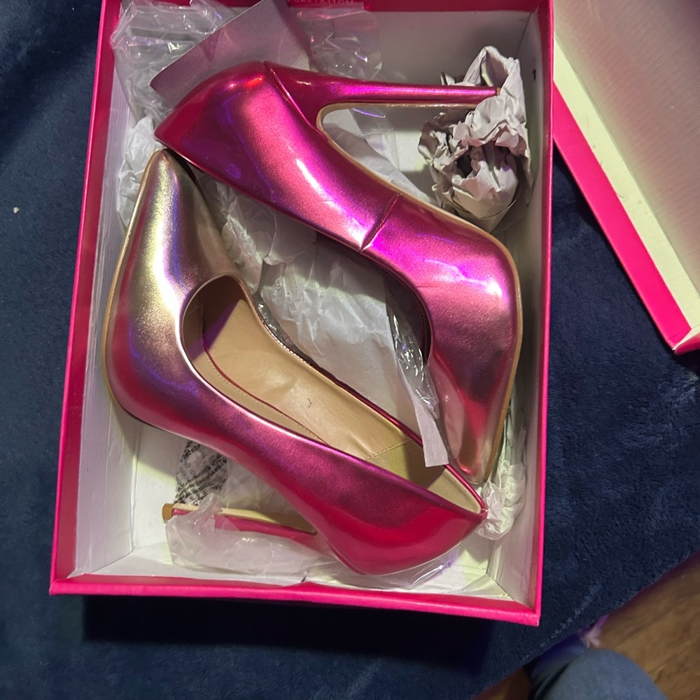 Shoe Dazzle Fuchsia Metallic Heels